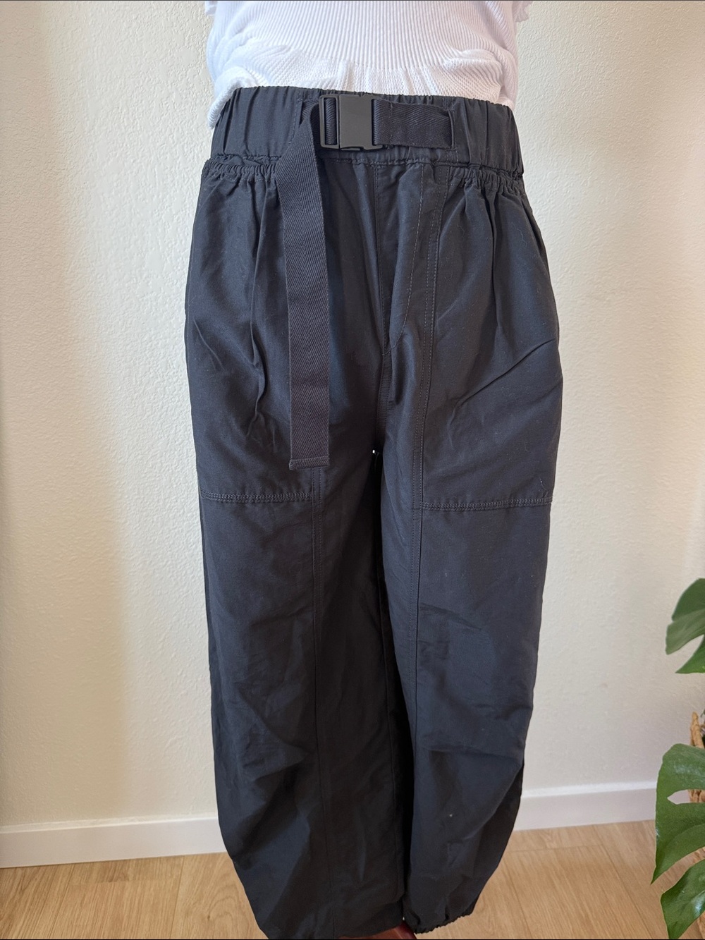 FP Movement Free People Black Cargo Parachute Pants Belt Buckle Size XSmall NWOT